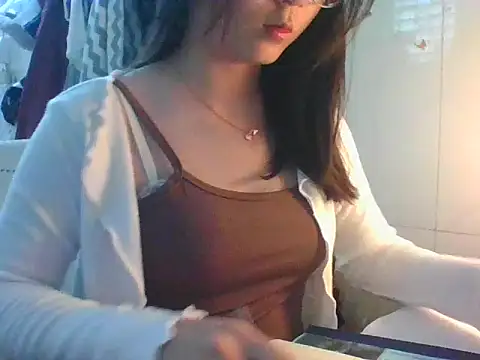 Linzly online show from 12/17/25, 02:50