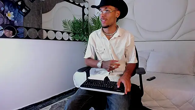 Thiagoferreti online show from 10/07/25, 03:36