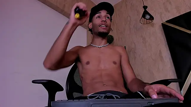 Thiagoferreti online show from 10/18/25, 03:20