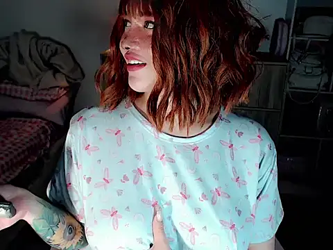 Snapshot of urbaby_monica chatting on 10/21/25, 05:52 urbaby monica online show from 10/21/25, 05:52