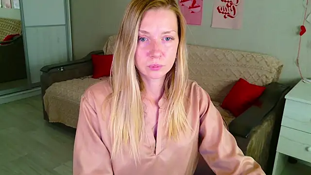 Snapshot of LunaVeda chatting on 09/09/25, 11:21 LunaVeda online show from 09/09/25, 11:21