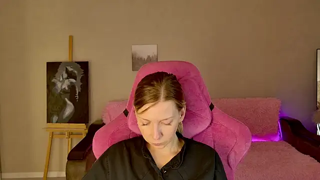 Snapshot of LunaVeda chatting on 09/10/25, 04:56 LunaVeda online show from 09/10/25, 04:56