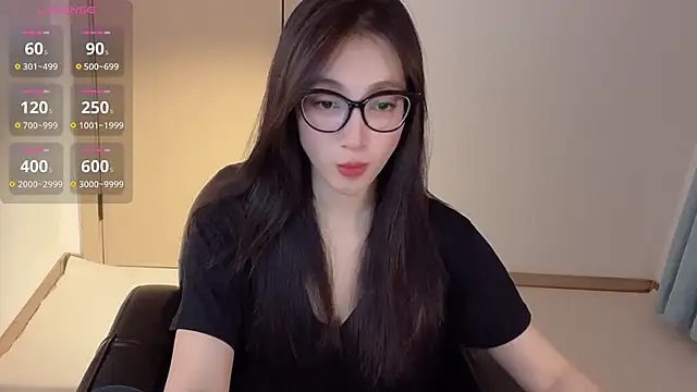 Snapshot of Seraphina-se chatting on 10/15/25, 05:46 Seraphina-se online show from 10/15/25, 05:46