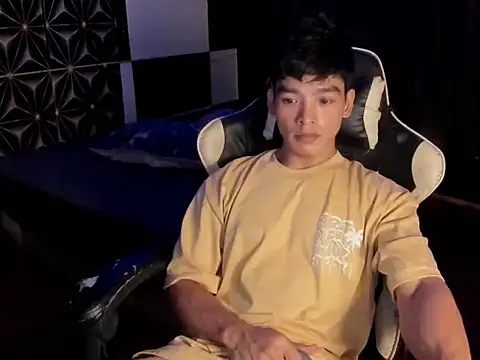 Snapshot of AsianHotBODYY chatting on 11/05/25, 09:53 AsianHotBODYY online show from 11/05/25, 09:53