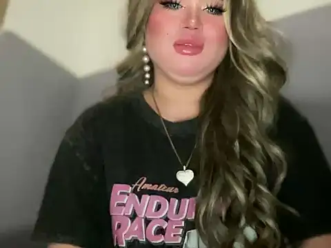 Snapshot of Naughtyrosecum chatting on 10/07/25, 02:36 Naughtyrosecum online show from 10/07/25, 02:36