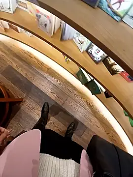 Snapshot of Ori-Lynk chatting on 11/19/25, 03:50 Ori-Lynk online show from 11/19/25, 03:50