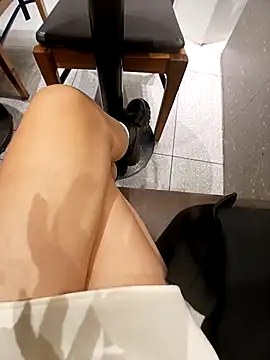 Snapshot of Ori-Lynk chatting on 12/14/25, 04:51 Ori-Lynk online show from 12/14/25, 04:51