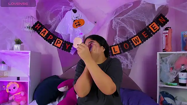 Snapshot of Amanda_Moore chatting on 10/23/25, 04:23 Amanda Moore online show from 10/23/25, 04:23