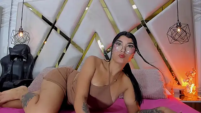 Snapshot of FernandaRousse chatting on 11/29/25, 06:22 FernandaRousse online show from 11/29/25, 06:22