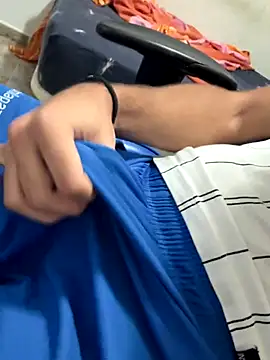 aavrdvh33 online show from 09/30/25, 06:57