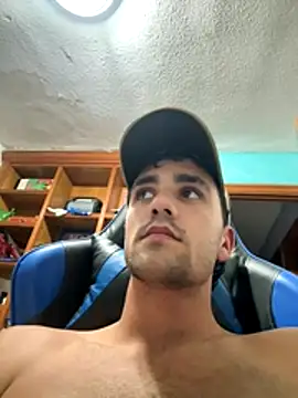 Snapshot of aavrdvh33 chatting on 10/30/25, 07:36 aavrdvh33 online show from 10/30/25, 07:36