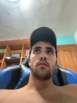 Snapshot of aavrdvh33 chatting on 11/05/25, 10:10 aavrdvh33 online show from 11/05/25, 10:10