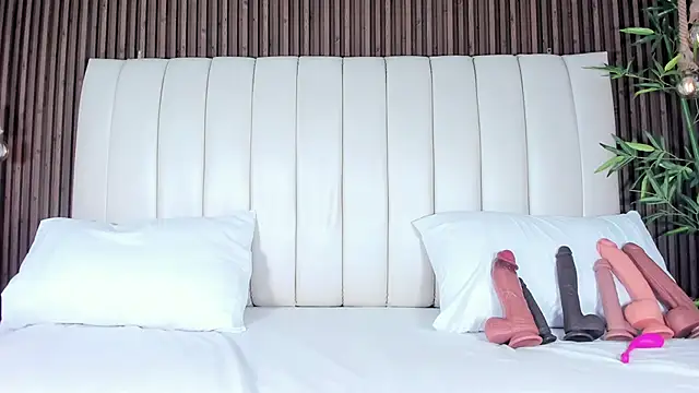 SandraMilerr online show from 10/31/25, 04:13