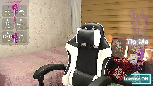 Snapshot of TssluttyNikka chatting on 11/19/25, 09:48 TssluttyNikka online show from 11/19/25, 09:48