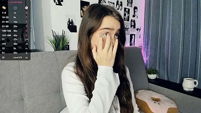 Snapshot of lovelyalivia chatting on 10/19/25, 09:32 lovelyalivia online show from 10/19/25, 09:32