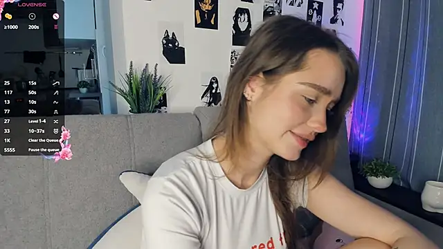 Snapshot of lovelyalivia chatting on 10/26/25, 09:15 lovelyalivia online show from 10/26/25, 09:15