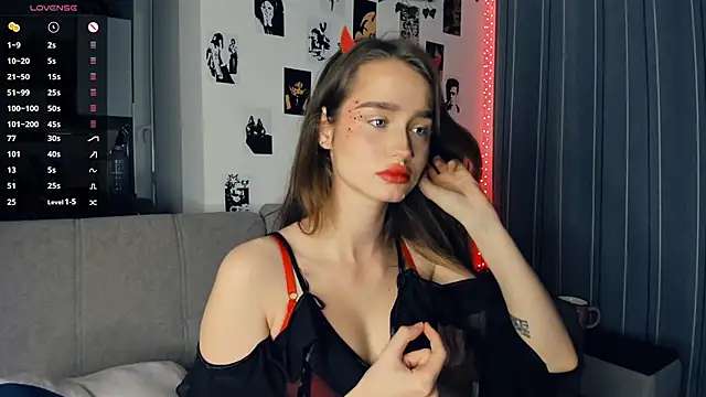 Snapshot of lovelyalivia chatting on 10/31/25, 09:32 lovelyalivia online show from 10/31/25, 09:32