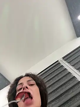 sweetchery999999 online show from 12/05/25, 07:43