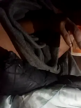 Snapshot of OnlyMoneyIwanT chatting on 11/22/25, 12:20 OnlyMoneyIwanT online show from 11/22/25, 12:20