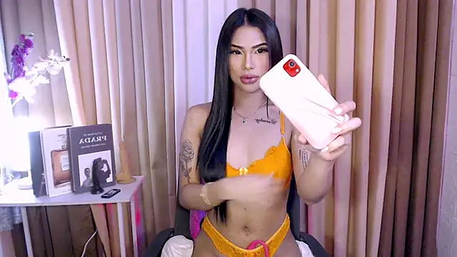 Snapshot of Megan_sativa chatting on 11/11/25, 05:29 Megan sativa online show from 11/11/25, 05:29