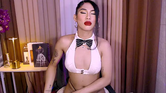 Snapshot of Megan_sativa chatting on 11/21/25, 07:51 Megan sativa online show from 11/21/25, 07:51