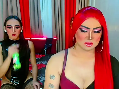 Snapshot of UnlimitedCumShow chatting on 12/16/25, 01:21 UnlimitedCumShow online show from 12/16/25, 01:21