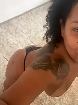 Snapshot of morenaluaa chatting on 09/14/25, 04:28 morenaluaa online show from 09/14/25, 04:28