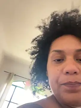 Snapshot of morenaluaa chatting on 09/18/25, 01:35 morenaluaa online show from 09/18/25, 01:35