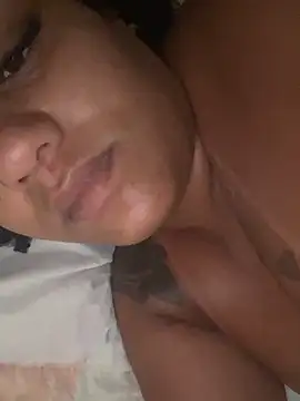 morenaluaa online show from 11/11/25, 09:53