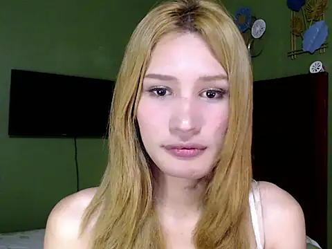 SerenaCortesi online show from 09/12/25, 11:21