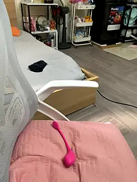 Mina048 online show from 11/28/25, 02:58