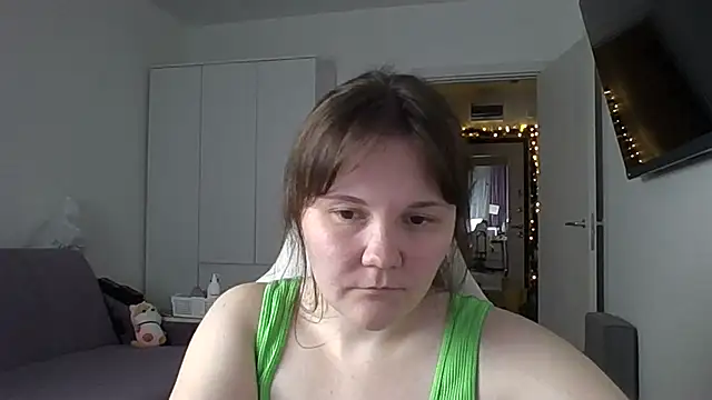 Snapshot of Qaynii chatting on 10/13/25, 02:06 Qaynii online show from 10/13/25, 02:06