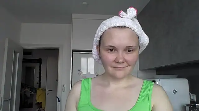 Snapshot of Qaynii chatting on 11/01/25, 09:44 Qaynii online show from 11/01/25, 09:44