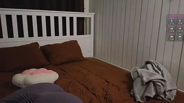 Snapshot of BeatrixCarIeton chatting on 10/17/25, 07:38 BeatrixCarIeton online show from 10/17/25, 07:38