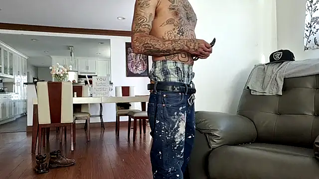 Snapshot of Cnutt310 chatting on 10/29/25, 06:42 Cnutt310 online show from 10/29/25, 06:42