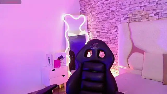 LIHIAN TAY online show from 09/24/25, 03:32