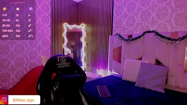 Snapshot of LIHIAN_TAY chatting on 12/15/25, 03:44 LIHIAN TAY online show from 12/15/25, 03:44