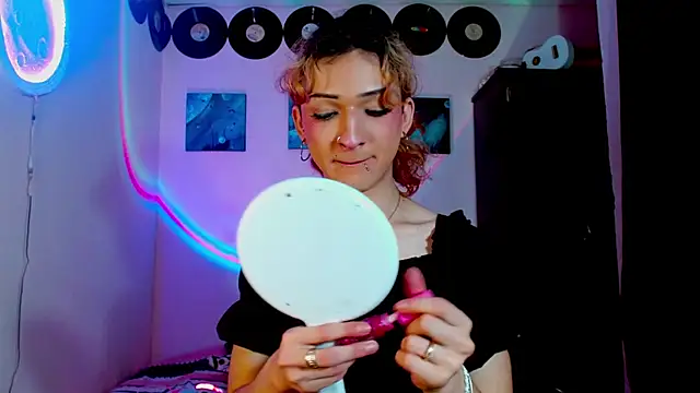 Snapshot of meghan_devil_ chatting on 11/25/25, 04:01 meghan devil online show from 11/25/25, 04:01