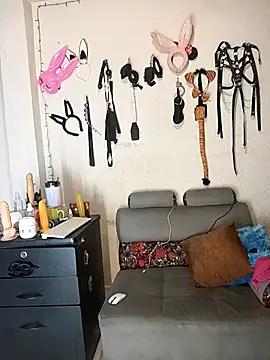 angierot2025 online show from 12/04/25, 11:02