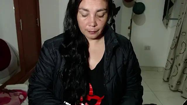 Vivian milf paint online show from 10/07/25, 03:14