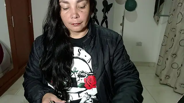 Vivian milf paint online show from 10/09/25, 03:26