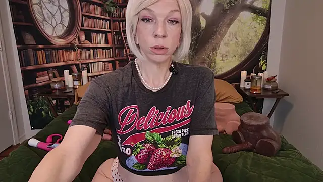 HaileeAtHome online show from 06/25/26, 04:44