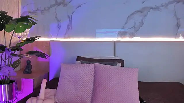 ValSmith  online show from 10/31/25, 03:40