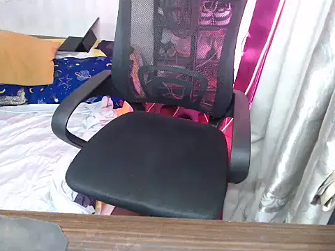 Snapshot of Naughty_alfrea chatting on 12/18/25, 09:10 Naughty alfrea online show from 12/18/25, 09:10