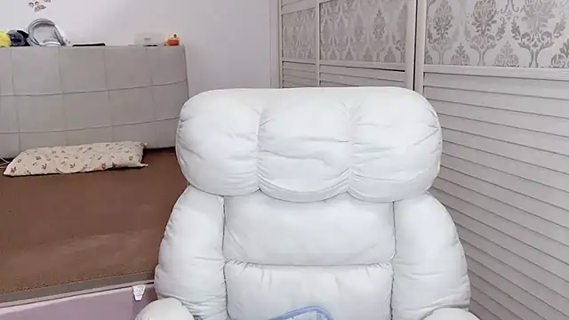 Holiland online show from 10/13/25, 12:43