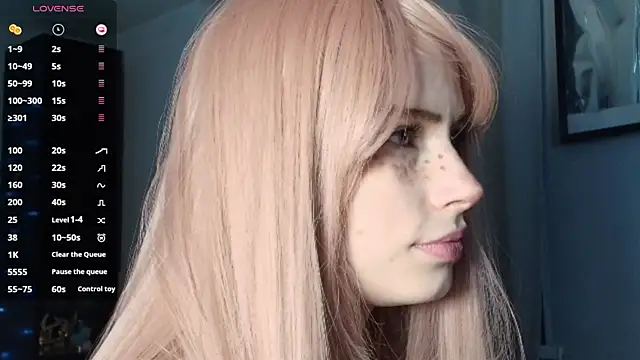 Snapshot of PieraMarch chatting on 10/15/25, 07:03 PieraMarch online show from 10/15/25, 07:03