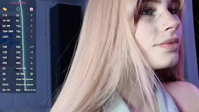 Snapshot of PieraMarch chatting on 10/21/25, 07:14 PieraMarch online show from 10/21/25, 07:14