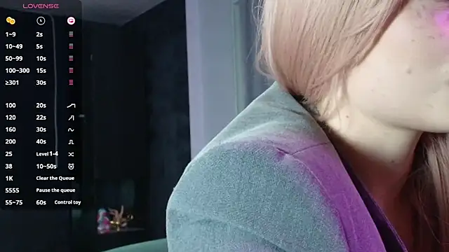 Snapshot of PieraMarch chatting on 10/30/25, 07:14 PieraMarch online show from 10/30/25, 07:14