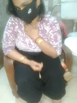 Snapshot of dolly_009_ chatting on 11/13/25, 12:37 dolly 009 online show from 11/13/25, 12:37