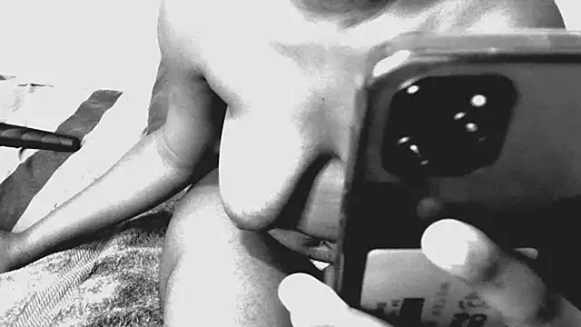 shy-lillyX22 online show from 11/26/25, 08:43